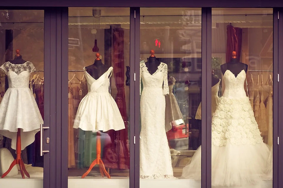 Everything You Need to Know About Renting A Wedding Dress
