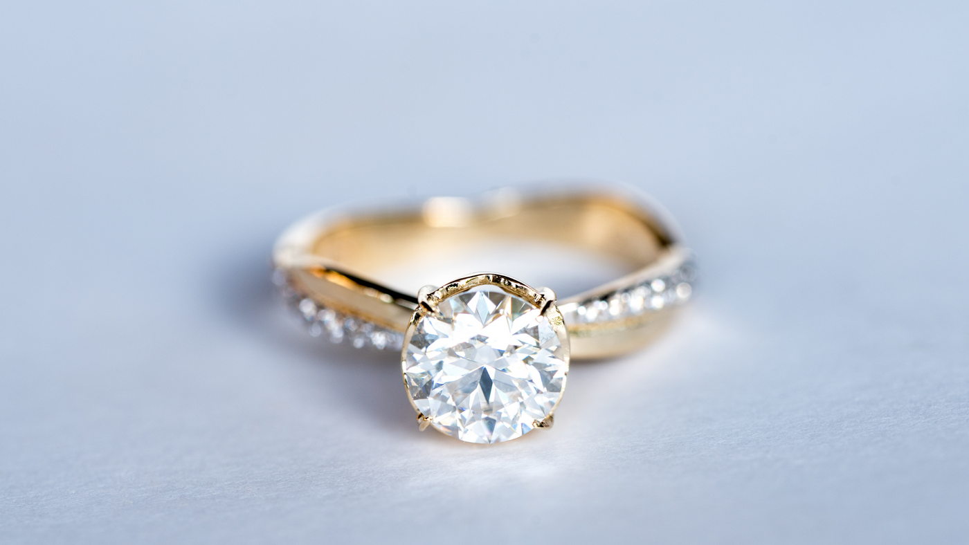 What Color Diamond Looks Best With Yellow Gold?